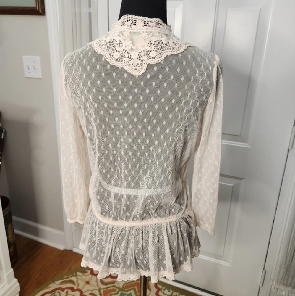 Flying‎ Tomato Ivory Long Sleeve Lace Top  Size Medium - Picture 7 of 10